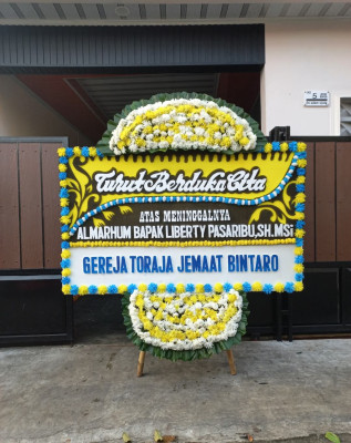 Papan Bunga Duka di Pulau Yerui